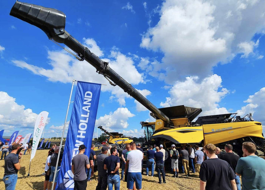 New Holland unveils new generation CR11 flagship combine